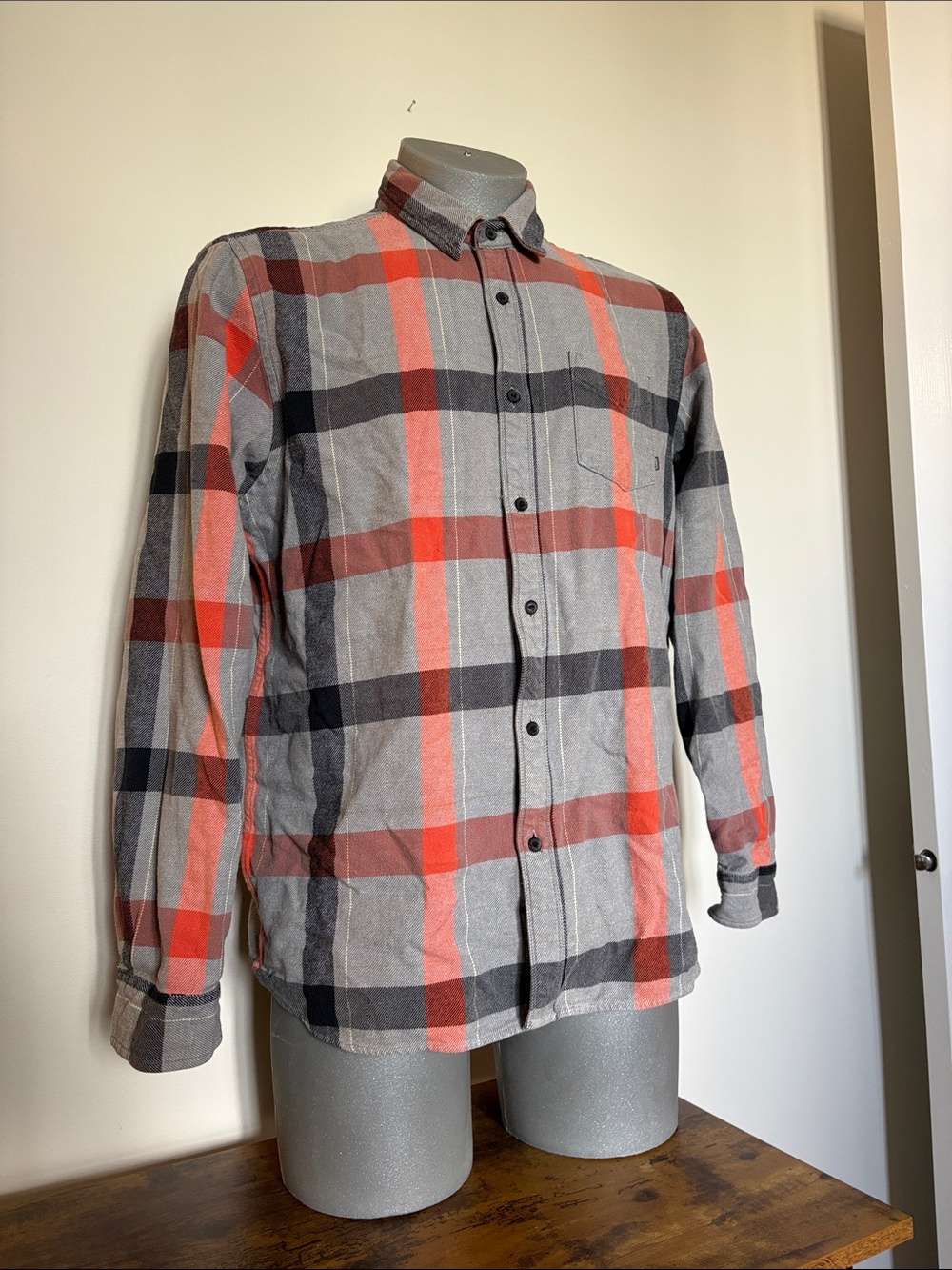 Element Men's Gray and Red Plaid Button-Down Shirt XL .